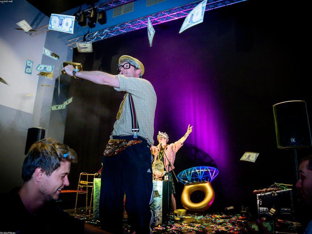 ការបង្ហាញស្លុតនៅក្នុងសហគមន៍ហ្គេម