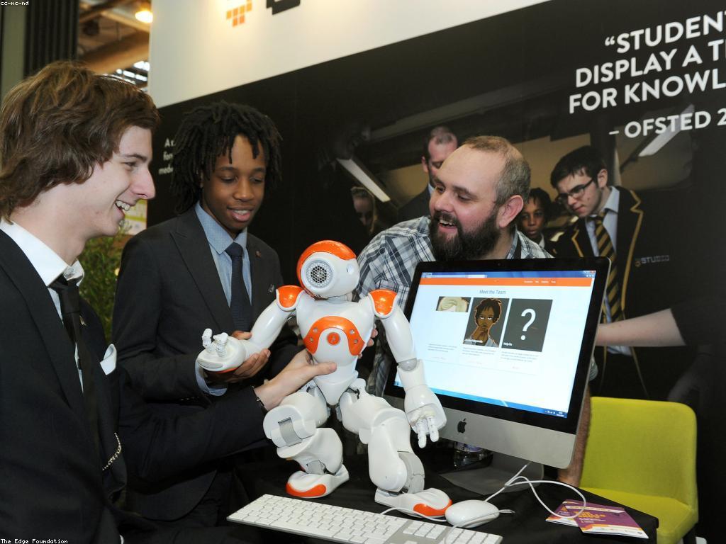 តួនាទីនៃសហគមន៍ហ្គេមក្នុងការអភិវឌ្ឍន៍ហ្គេម